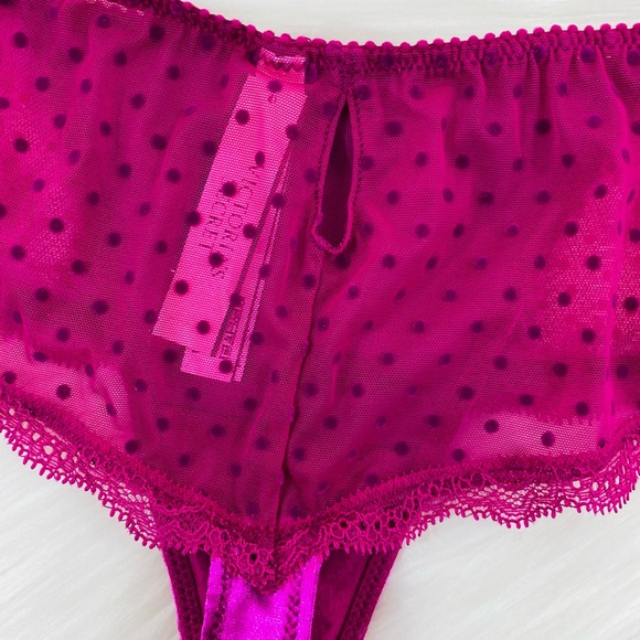 32D/S Victoria’s Secret Lined Demi Bra & Thong Set - Picture 12 of 13